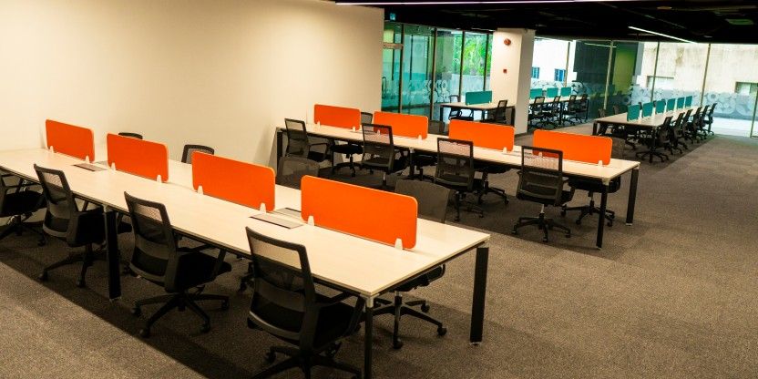 FIXED DESK – For the Resident Professional